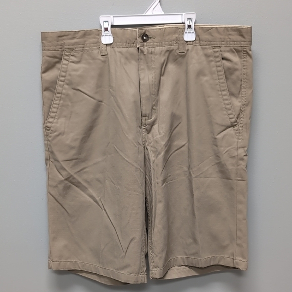 NWT Freeworld Chino Flat Front Casual Shorts with Relaxed Fit. Size 32 - Picture 1 of 5